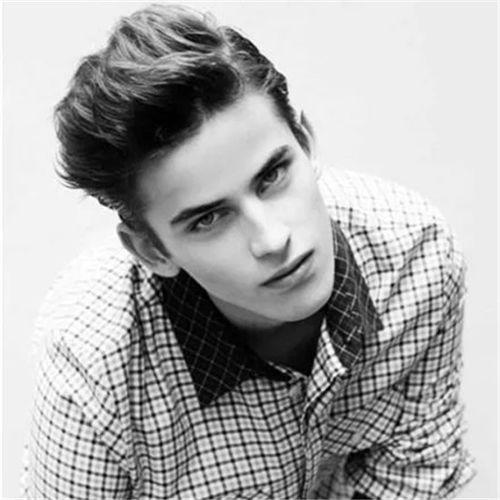 欧美帅哥雄起图片欣赏,雄起瞬间，魅力四溢